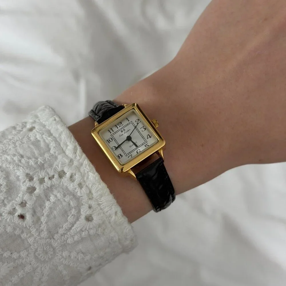 Sku 0488 vintage‎ vibe retro mini watch gold black leather strap + in a gift bag